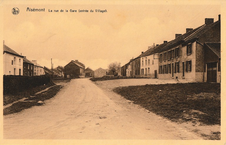 Aisémont - La rue de la Gare (entrée du Village)
