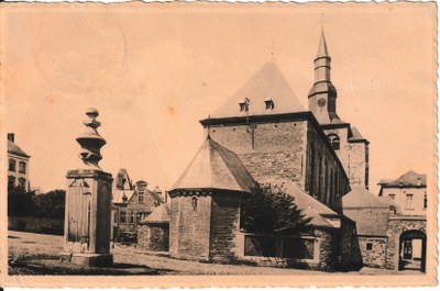 Collégiale St-Feuillen - Place du Chapitre - Entrée du Pensionnat des Soeurs de Ste-Marie - Fosses