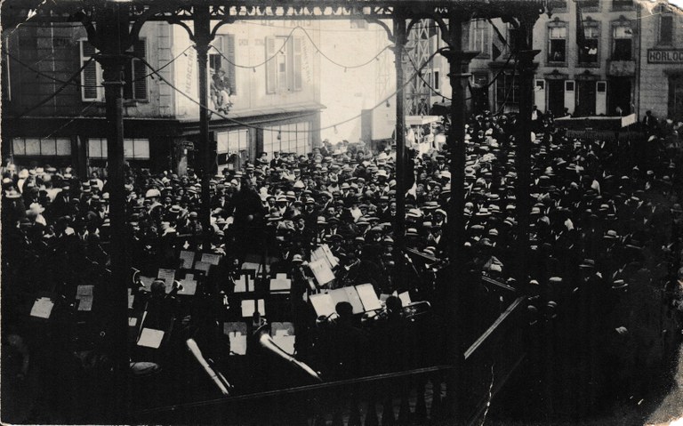 Concert du 3ème Chasseur de Tournai sur la place du Marché - 1919