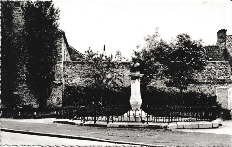 Fosse : Monument du Roi Albert