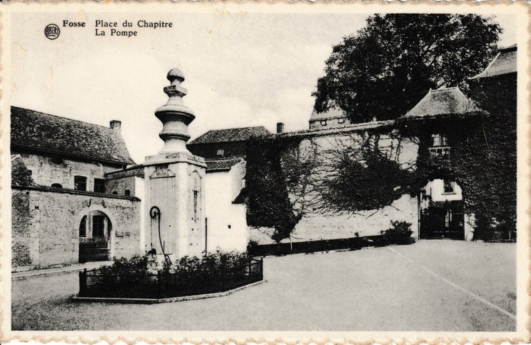 Fosse - Place du Chapitre - La Pompe