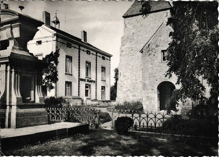 Fosses - Le Home Dejaifve et le Monument