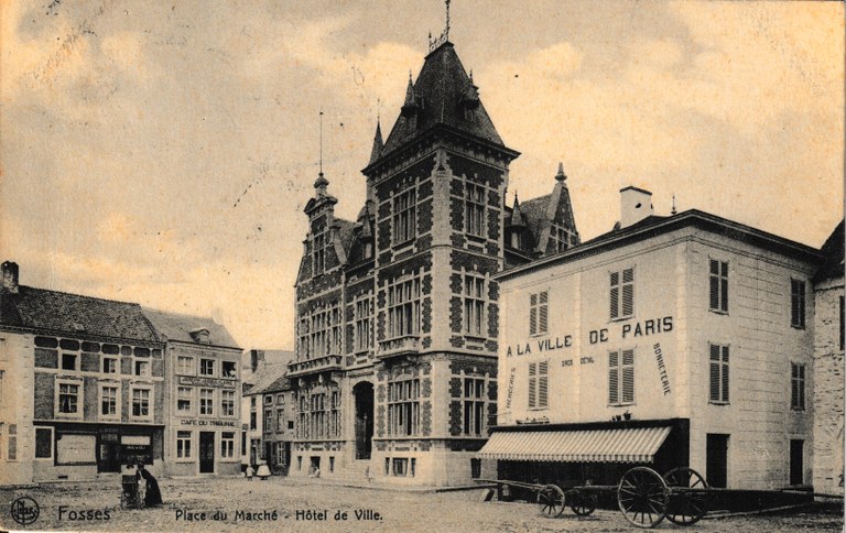 Fosses - Place du Marché - Hôtel de Ville