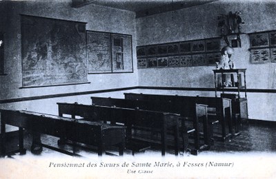 Pensionnat des Soeurs de Sainte Marie, à Fosses (Namur) - Une Classe