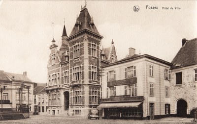 Place du Marché, ancien hôtel de ville et ancien kiosque