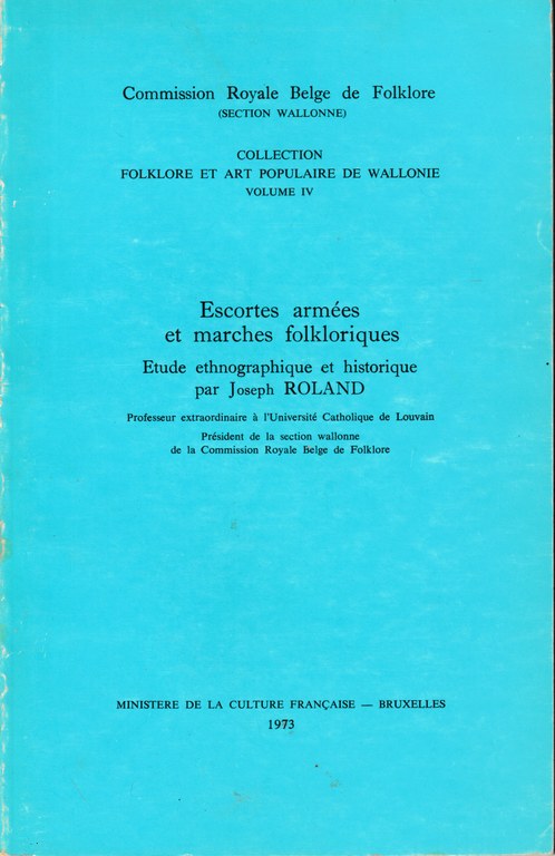 Escortes armées et marches folkloriques
