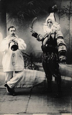 Chinel et Pierrot musicien en 1931 ou 1932