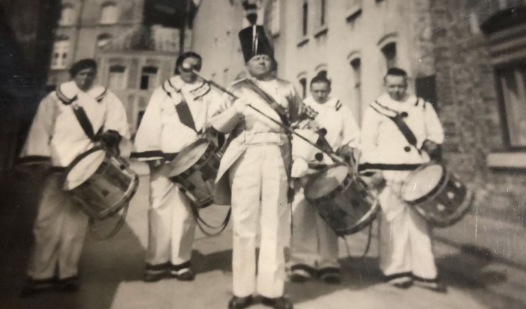 Laetare 1952 - Tambour-major et Pierrots musiciens