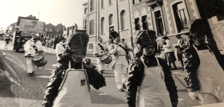 Laetare 1955 - Hommes de feuille, Tambour-major et Clique