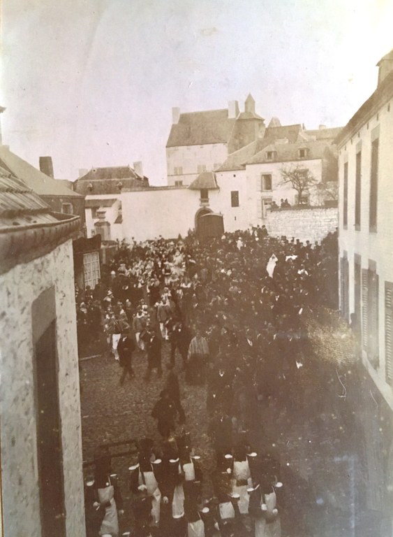 Laetare du 21 mars 1898 : Place du Chapitre