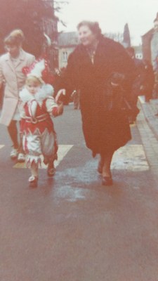 Lucienne Poulet, et son petit-fils Benoît Collard (1973)