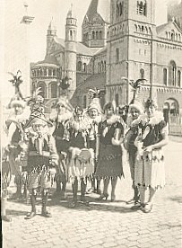Photographie d'un groupe de Chinels et de Dames-Chinelles - Spa 1929