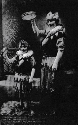 Photographie d'une Dame Chinelle et de sa fille