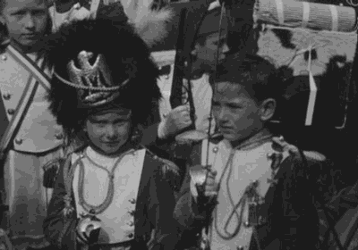 La bénédiction des armes des marcheurs de Fosses-la-Ville (1949) (vidéo)