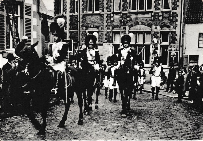 Marche de Saint-Feuillen, à Fosses (Namur) - Les grenadiers (1928)