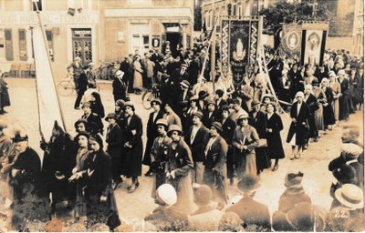 Saint-Feuillen 1921 : Cortège religieux