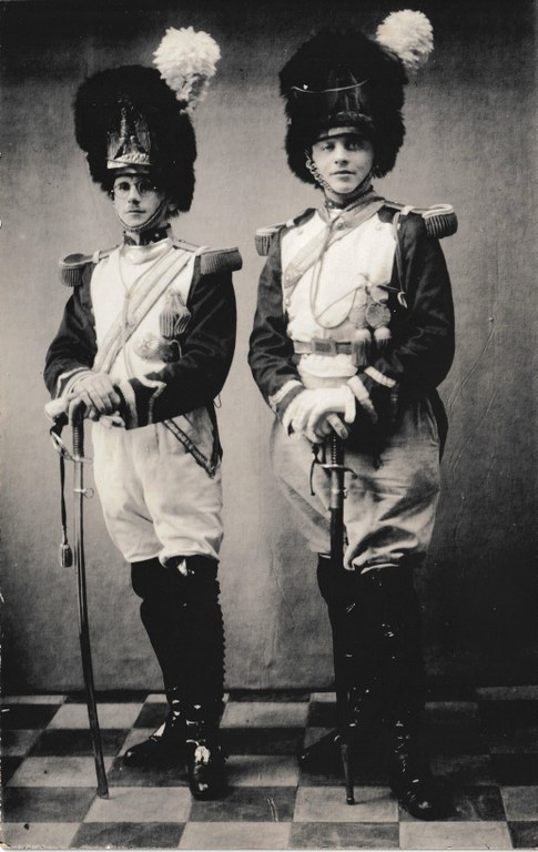 Saint-Feuillen 1921 (?) : Deux officiers grenadiers