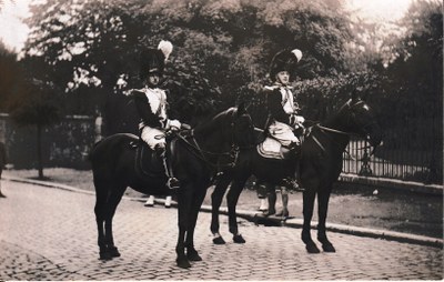 Saint-Feuillen 1928 : Officiers grenadiers à cheval