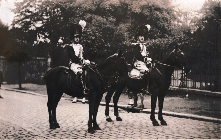 Saint-Feuillen 1928 : Officiers grenadiers à cheval