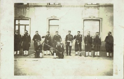 Saint-Feuillen 1928 ? - peloton de zouaves