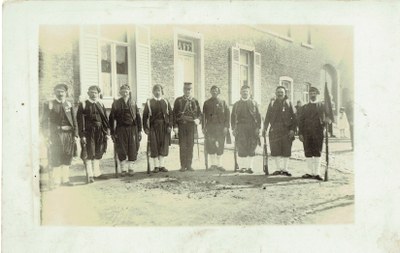 Saint-Feuillen 1928 ? - peloton de zouaves