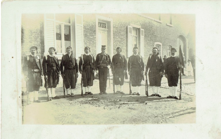 Saint-Feuillen 1928 ? - peloton de zouaves