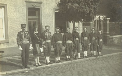 Saint-Feuillen 1935 ? - Groupe de Zouaves