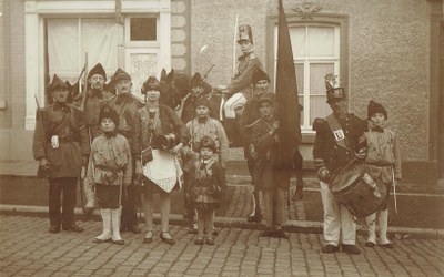 Saint-Feuillen 1935 ? - Groupe des volontaires 1830