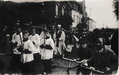Saint-Feuillen 1935 : Le Clergé