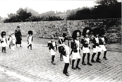 Saint-Feuillen 1935 : Petits grenadiers fossois