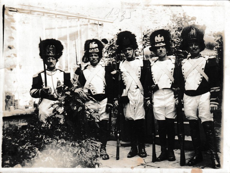 Saint-Feuillen 1935 : Quelques grenadiers