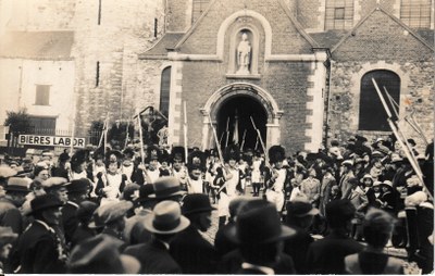 Saint-Feuillen 1935 : Sortie de la Bénédiction des Armes