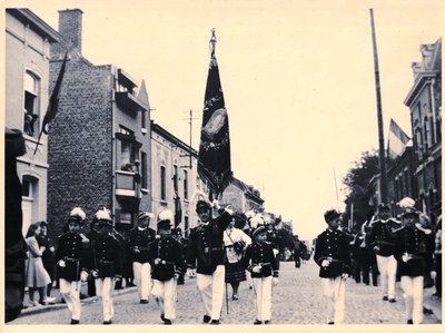 Saint-Feuillen 1949 : le drapeau de Le Roux