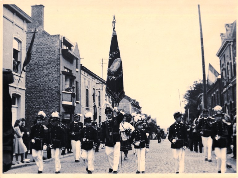 Saint-Feuillen 1949 : le drapeau de Le Roux