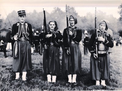 Saint-Feuillen 1949 : Quelques zouaves