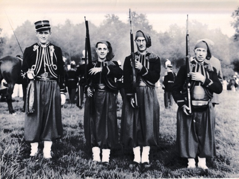 Saint-Feuillen 1949 : Quelques zouaves