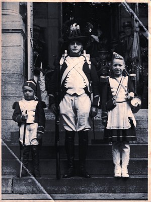 Saint-Feuillen 1949 : Une famille de grenadiers