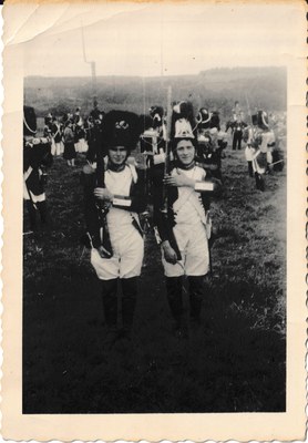 Saint-Feuillen 1956 : Deux grenadiers