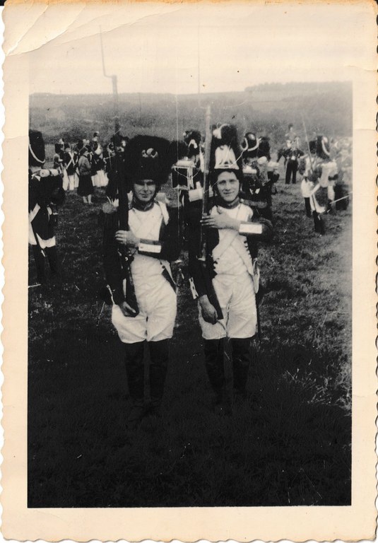 Saint-Feuillen 1956 : Deux grenadiers