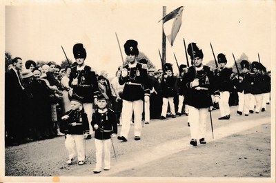 Sortie de la Marche St-Pierre de Vitrival, en 1963, pour les 100 ans du père Nihoul