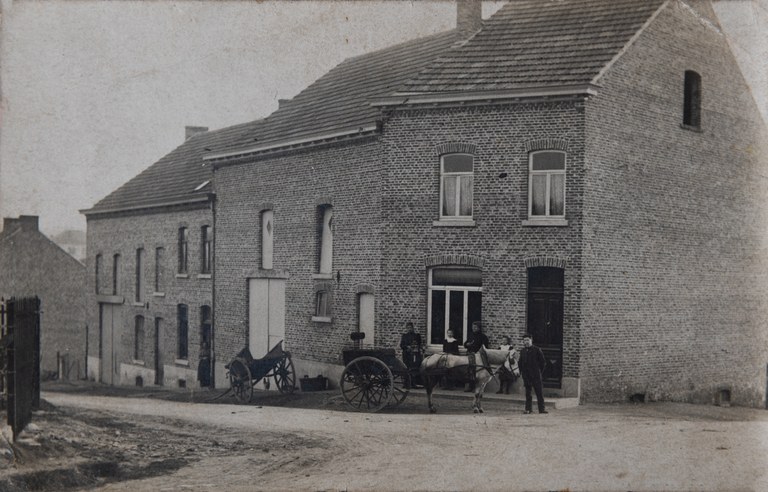 Haut de la rue des Zolos