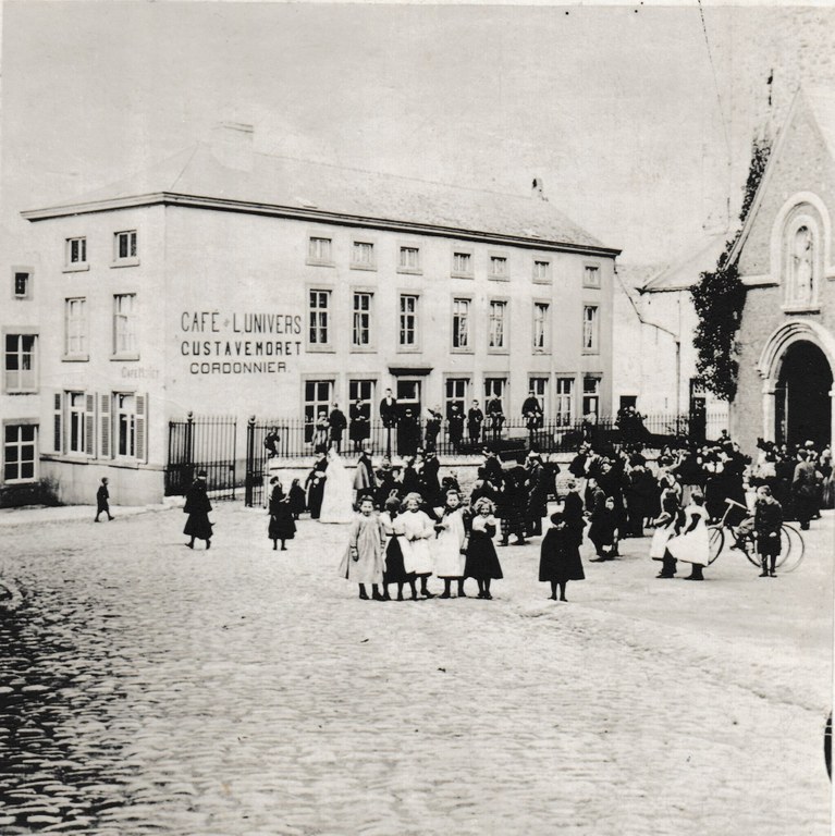 Place du Chapitre aux environs de l'an 1900