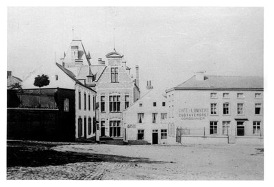 Place du Chapitre avec hôtel de ville