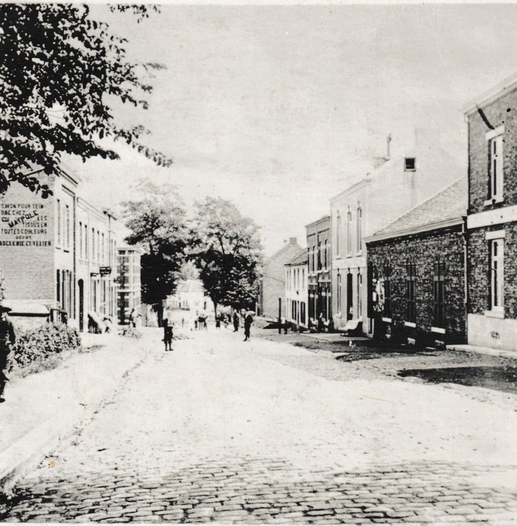 Rue de la Gare aux environs de l'an 1900