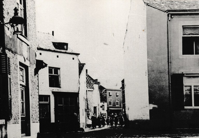 Rue des Egalots vue de la rue de Vitrival, aux environs de l'an 1900
