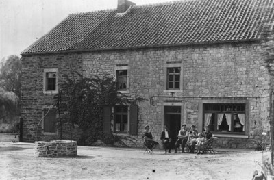 A Fontarcienne, la maison BRIHAYE vers 1945