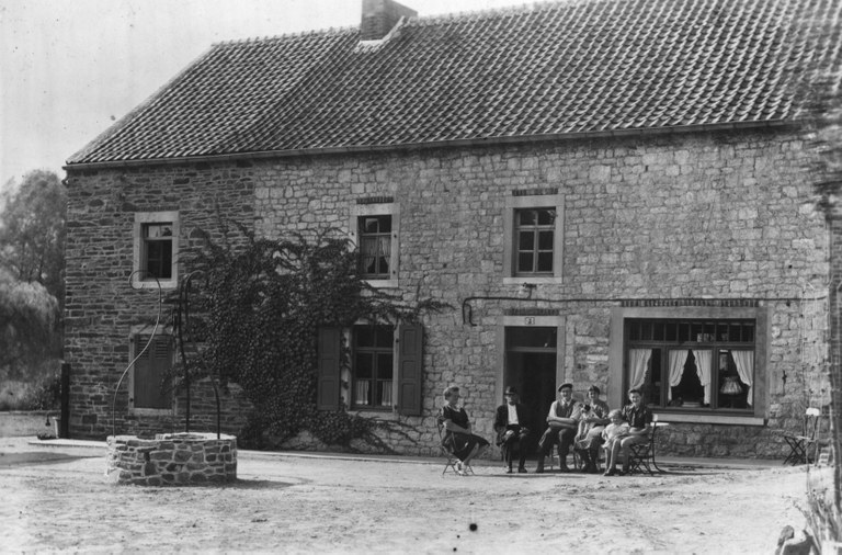 A Fontarcienne, la maison BRIHAYE vers 1945