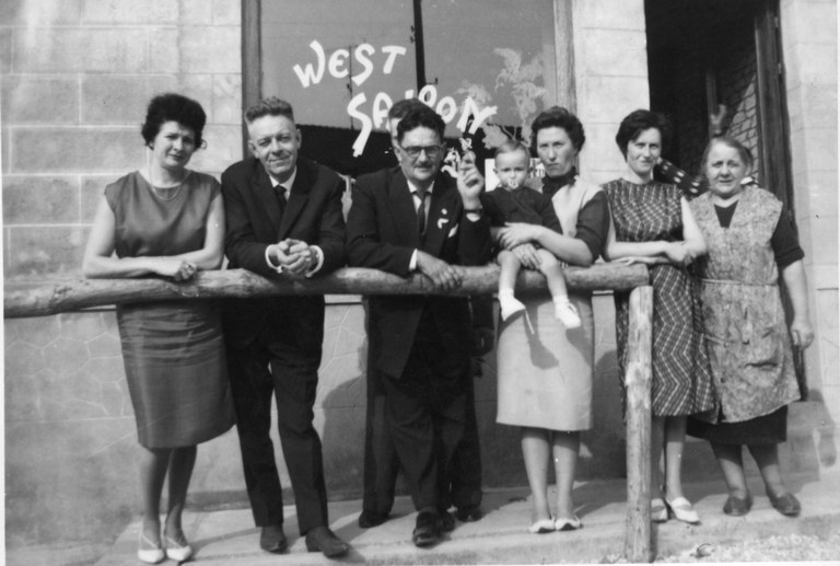 En 1963, le café West Saloon à la rue du Sartia