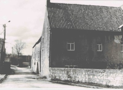 Le chemin vers « les Binches » avec l’ancienne ferme Kesteloot vers 1980
