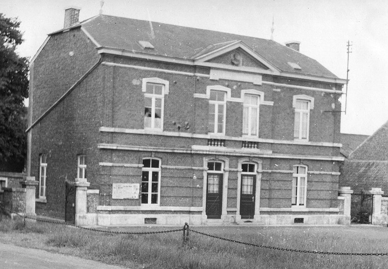 Maison communale et maison de l’instituteur en 1970